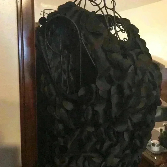 Petal Black Dress - Picture 4 of 9